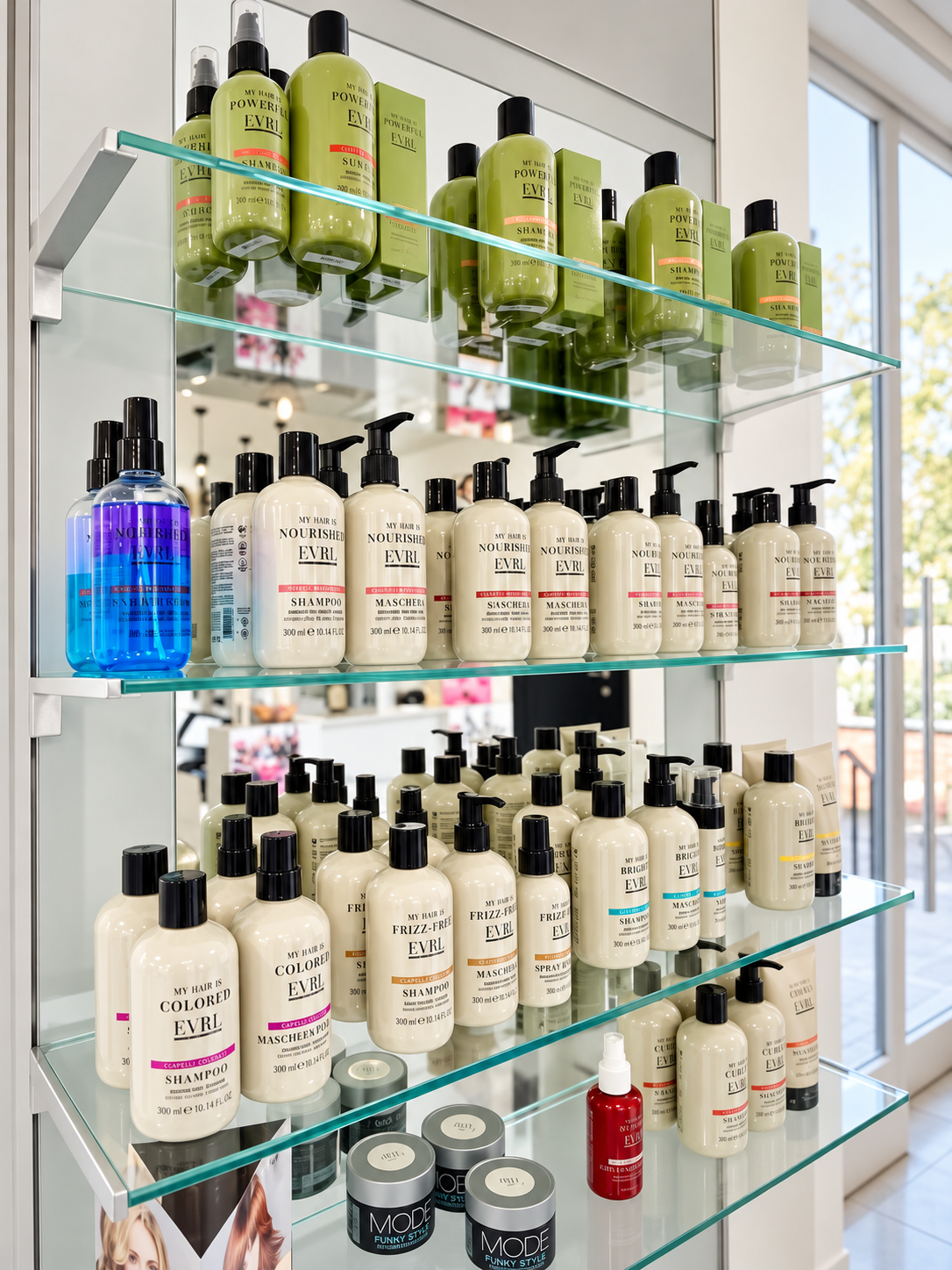 Présentoir de shampooings, soins et produits coiffants au salon AM Coiffure